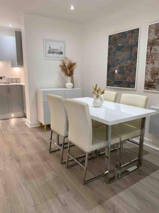 Luxury Town Centre Apartment Walking Distance To Rsc Theatre Stratford-upon-Avon Eksteriør bilde